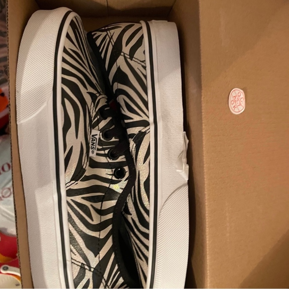 Vans - Picture 2 of 4